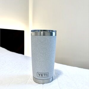 Yeti GREY STONE Rambler 20 oz Tumbler with Magslider Lid